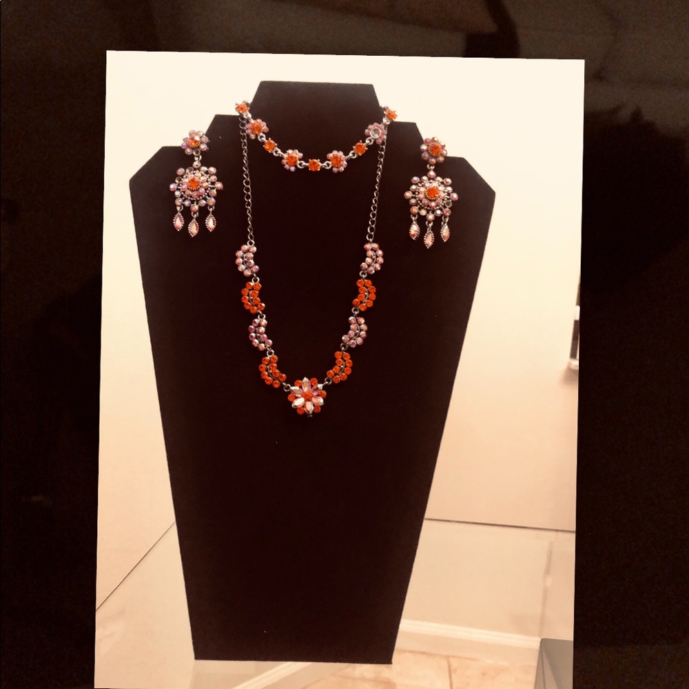 Necklace, earrings and bracelet